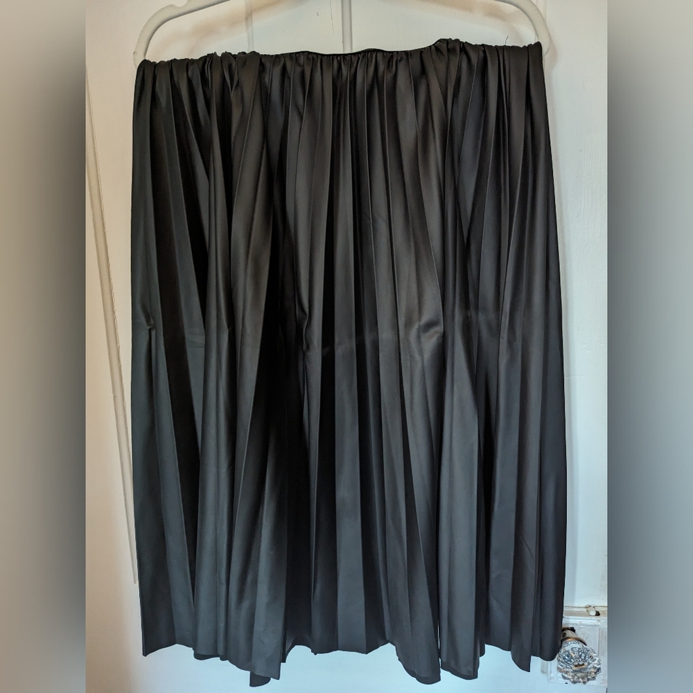 Torrid 2x pleather pleated skirt